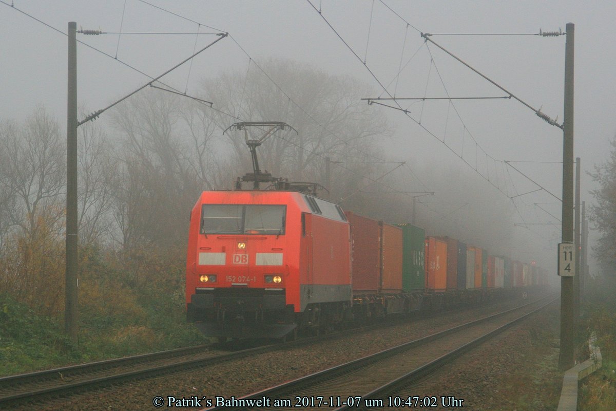 DB 152 074 mit Containerzug am 07.11.2017 in Hamburg-Moorburg
© Patrik´s Bahnwelt